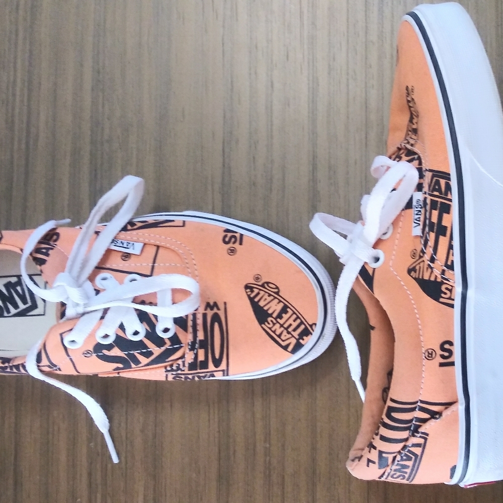 Sz 7 Low-top Laced Vans